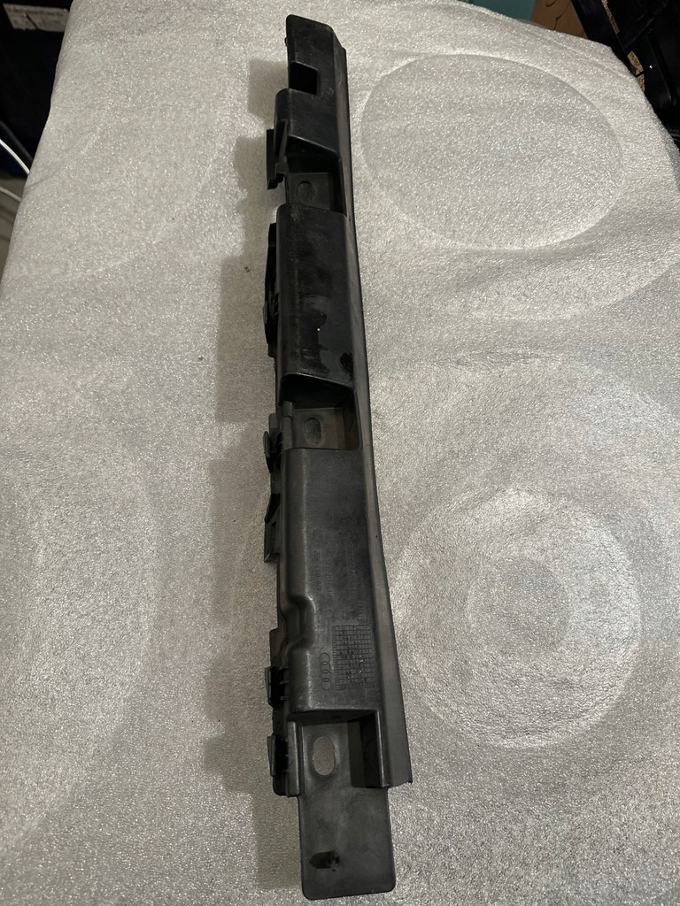 фото №1, Напрямна кронштейн поріг audi r8 420853922....