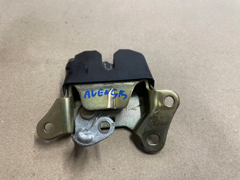 фото №1, Toyota avensis t22 hb замок крышки багажника
