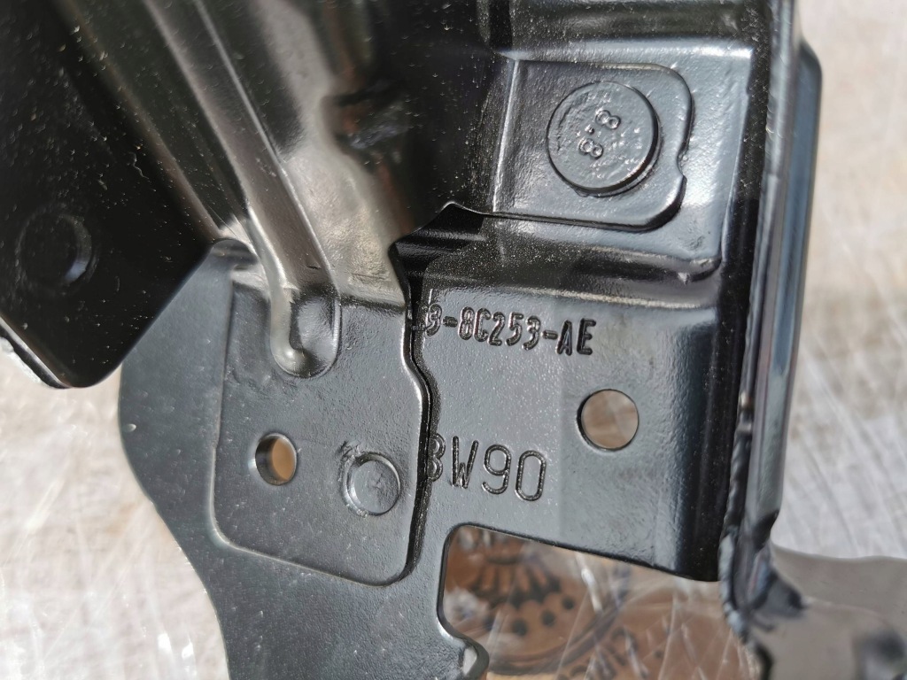 Jaguar e-pace x540 кронштейн радиатора поперечина перед j9c3-8c253-ae Недорого