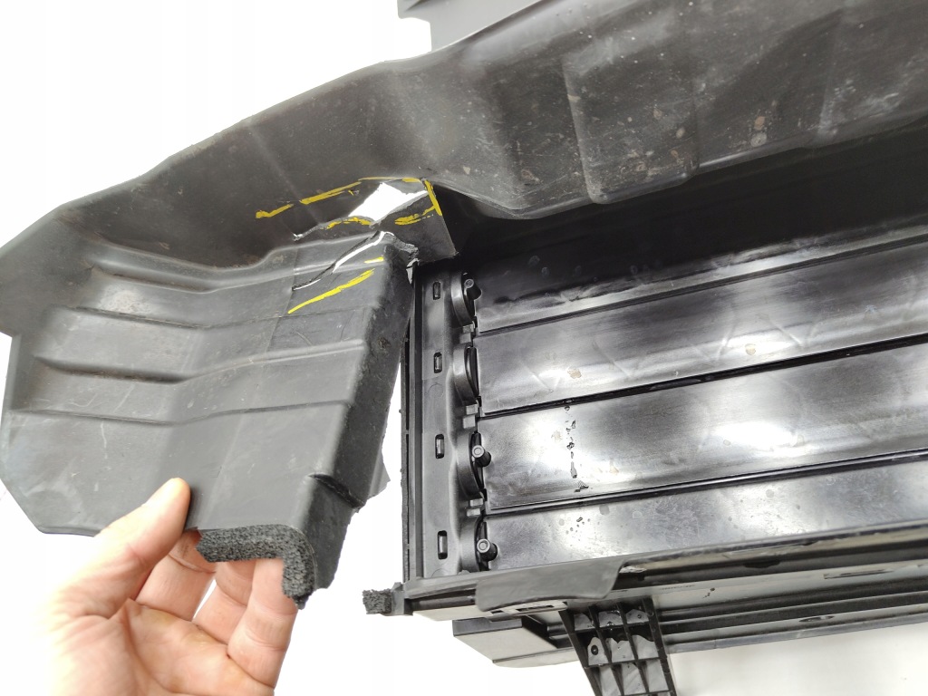 Купити Volvo ex30 кермо  повітря жалюзі впуск 80005258 foto!