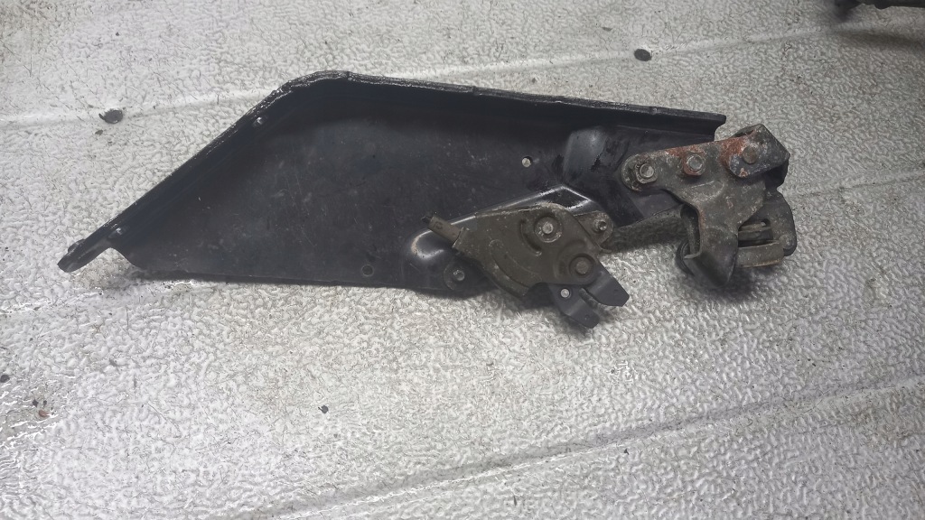 фото №2, Петля дверь правый задняя mazda 5 06r 2.0crd