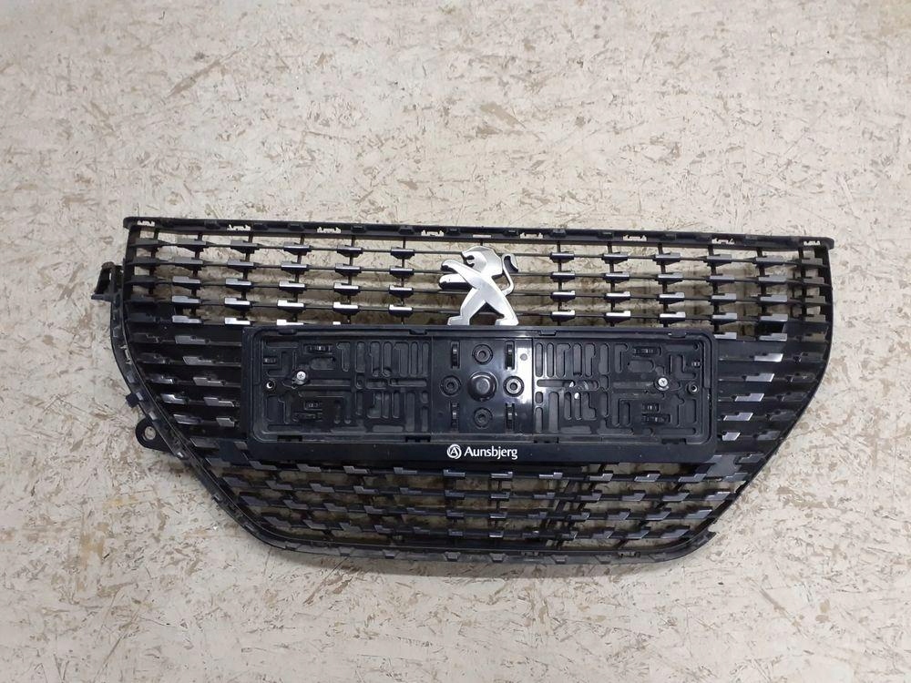 фото №1, Решітка радіатора решітка радіатора peugeot 208 ii 2019- 9823210080