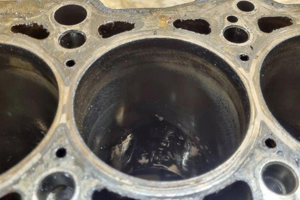 фото №11, Блок двигуна volvo 850 estate lw 046103021 2.46l дизель 103kw 1994