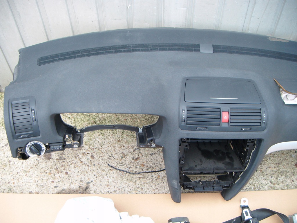 фото №8, Skoda octavia 2 ii 04- панель приладів консоль панель приладів ремені подушки безпеки