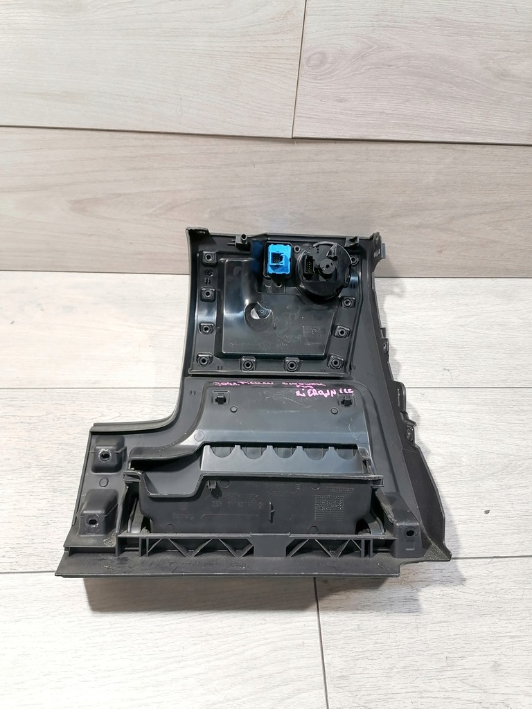 фото №5, Tiguan бардачок pod руль 5m1858210b