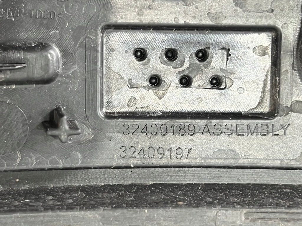 фото №10, Volvo xc40 ec40 молдинг накладка крыла передняя правая 32409189