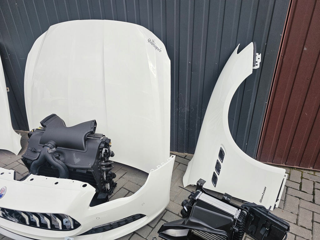 фото №7, Maserati quattroporte перед капот крила бампер full led