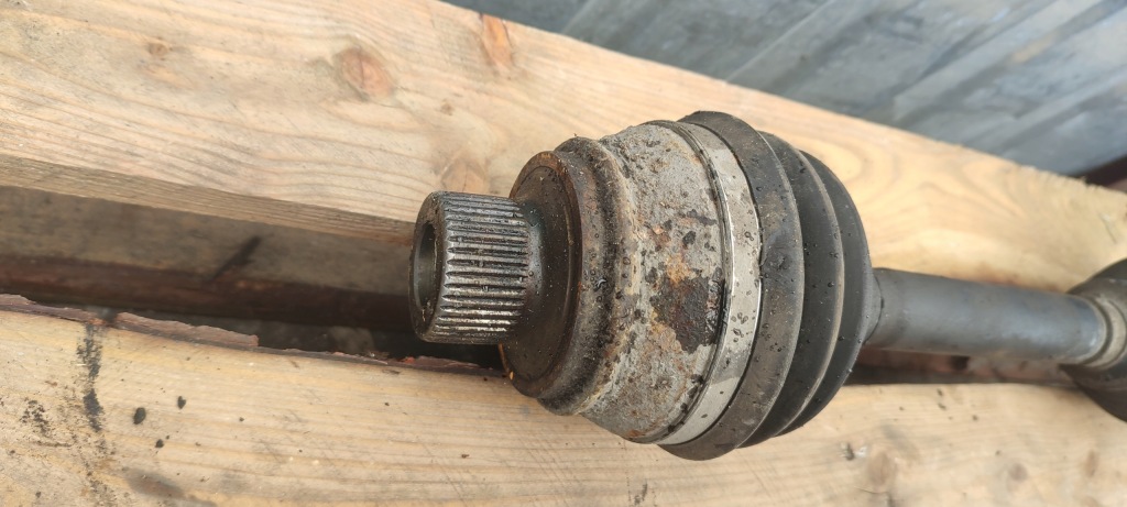 Приводной вал правая передняя перед audi a4 b8 2.0 tdi 8k0407271q Недорого