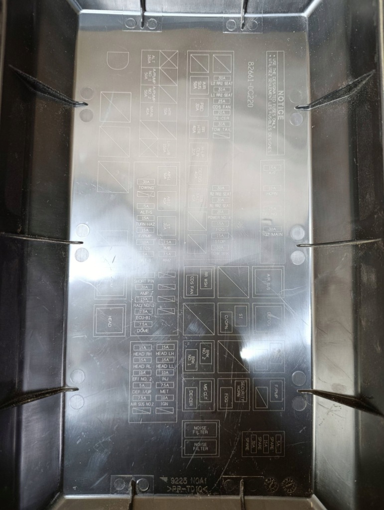 Крышка предохранителей перед toyota sequoia xk60 826610c220 Недорого