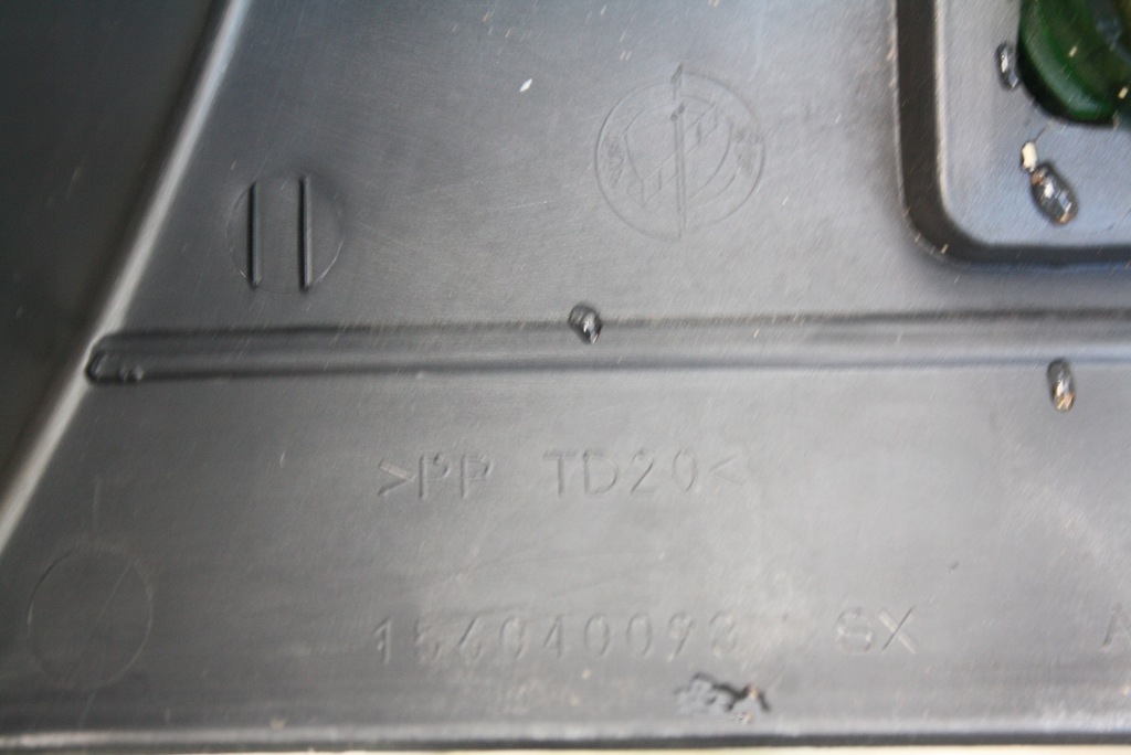 фото №10, Scjhowek багажника лівий alfa romeo gt 156040093