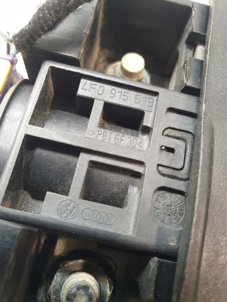 Audi a4 b8 8k 08-15 клемма аккумулятор плюсовая 8j0915459 4f0915519 с Разборки