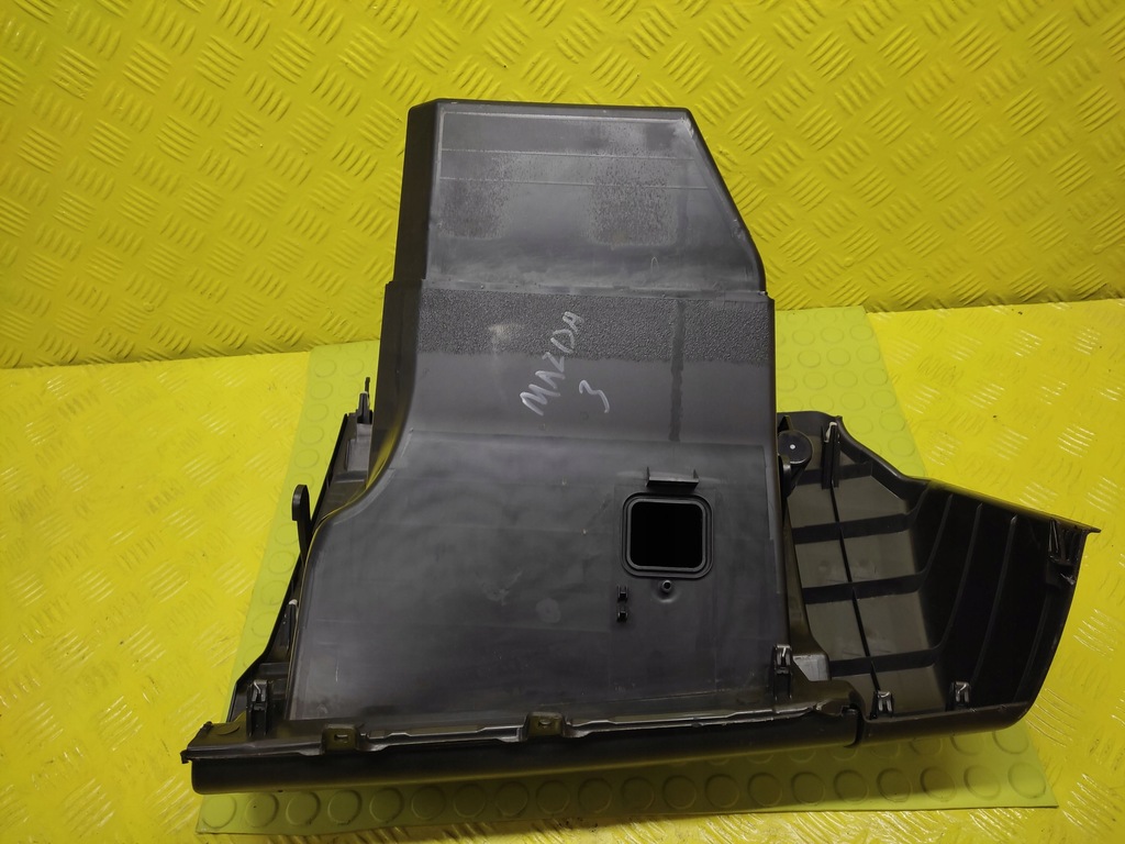 фото №3, Mazda 3 бардачок