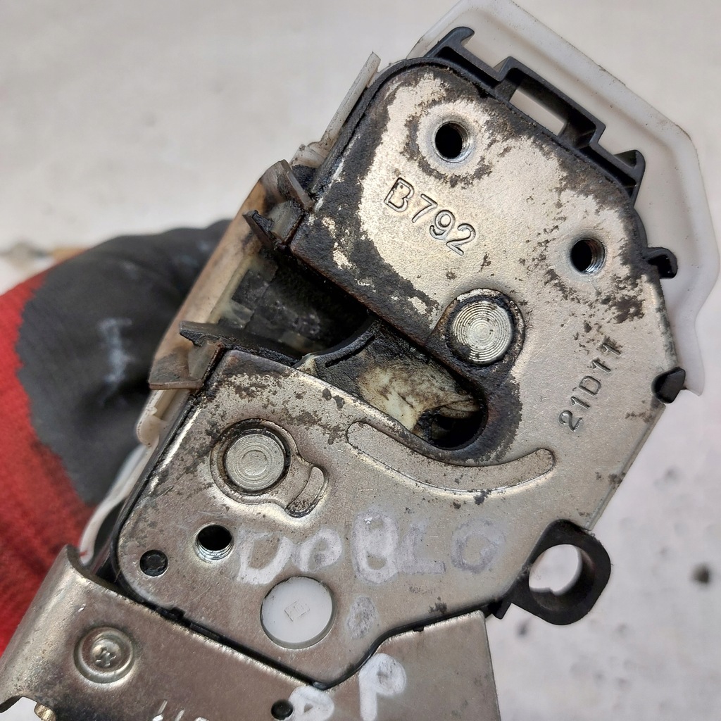 фото №8, Fiat doblo ii 2 замок дверь правый перед 4 pin