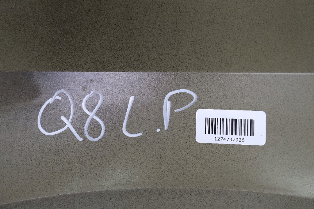 Audi q8 крыло  левое  перед в Украине