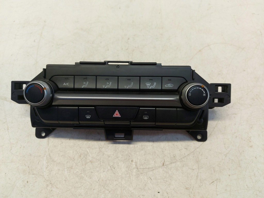 фото №1, Mazda cx30 панель кондиционера