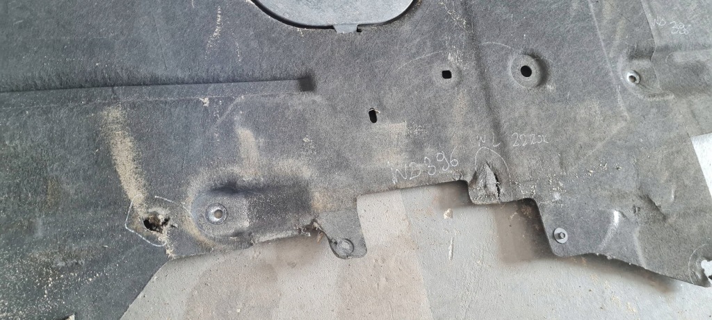 Jeep grand cherokee wl 2022 накладка нижня під  двигун коробка передач p68377818af Зі Шроту