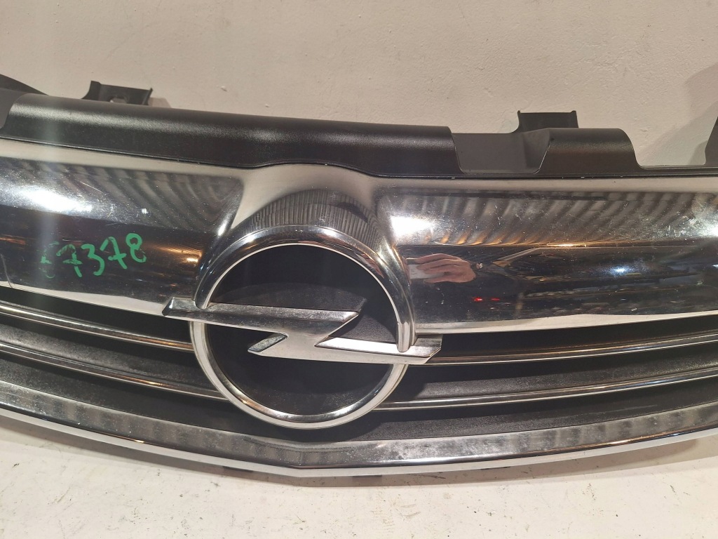 Решётка радиатора решётка радиатора 13247331 opel zafira b lift 08- Доставка