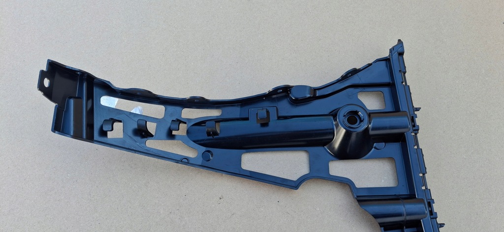 фото №8, Mercedes c-klasa w206 направляющая крепление бампера правый задняя a2068800601