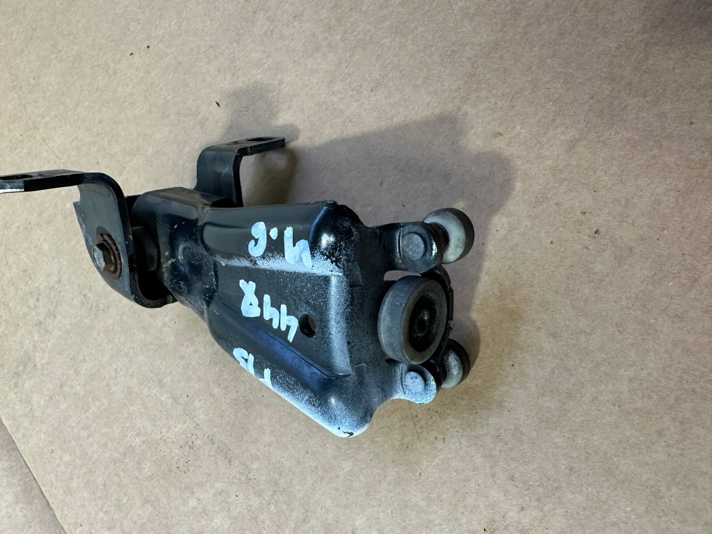 фото №9, Напрямна двері правих, ролик правий bok mercedes vito w447, viano