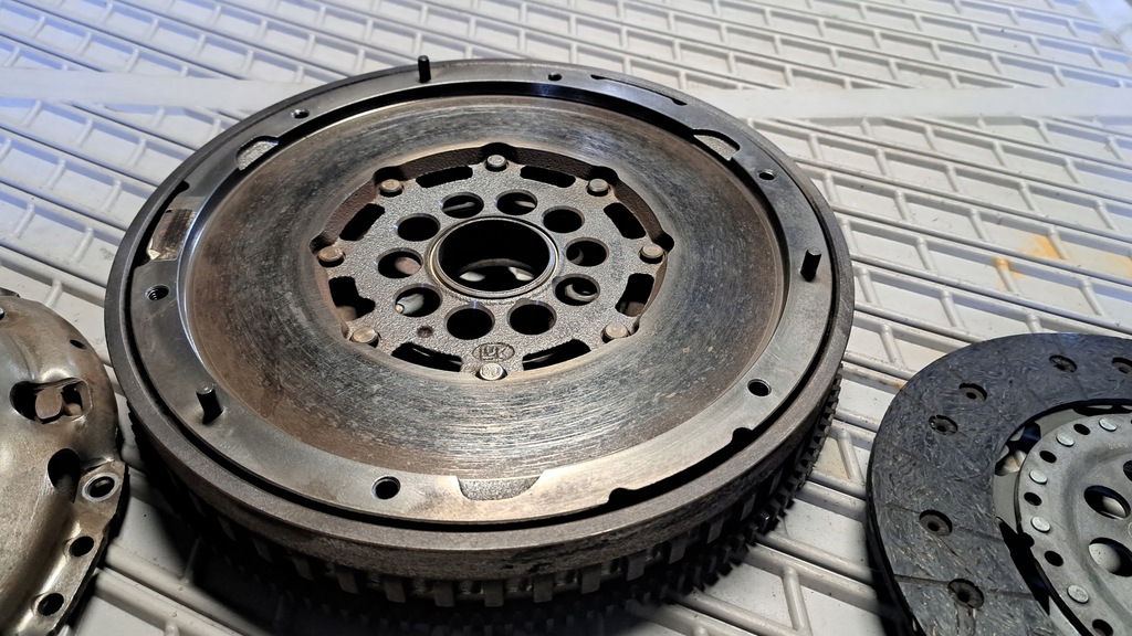 фото №6, Volvo s60 ii v60 i v70 iii 2.4 d5 205km зчеплення двомасовий маховик kpl. d5244t10 11