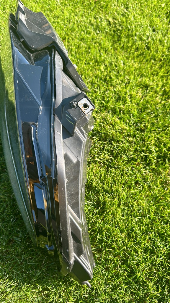 Tesla 3 рестайлінг  y 21- фара передня правий full led Недорого