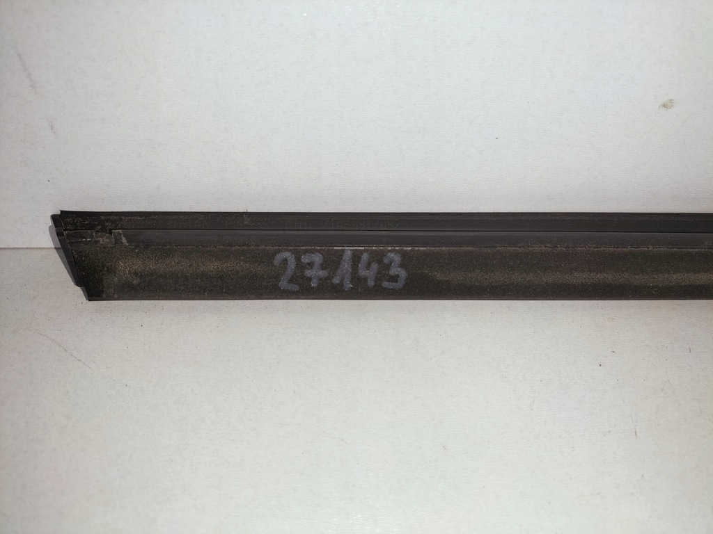 фото №5, Молдинг уплотнитель правая mini cooper r55 r56 06-