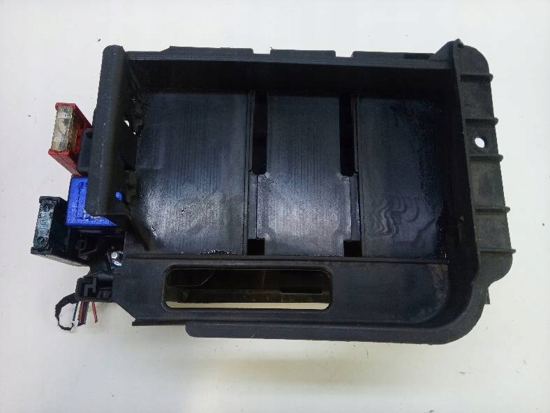 фото №6, Тримачі корпус комп'ютер 8z0907355 audi a2 i a2