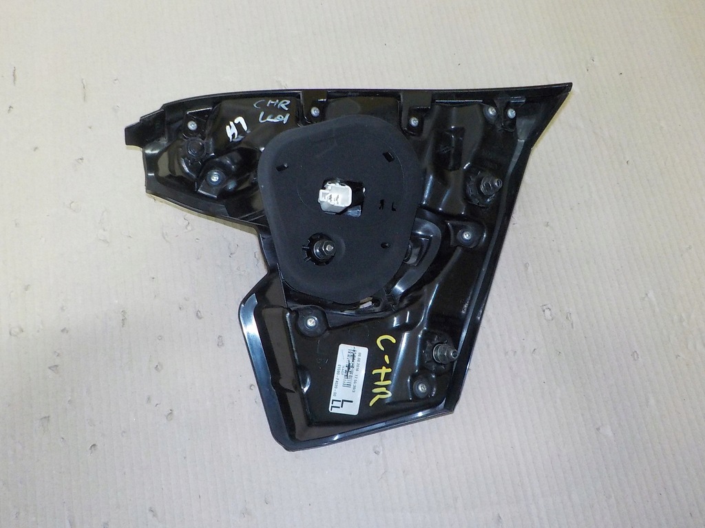 фото №3, Toyota chr ch-r 17- крышка багажника лампа задняя задняя правая