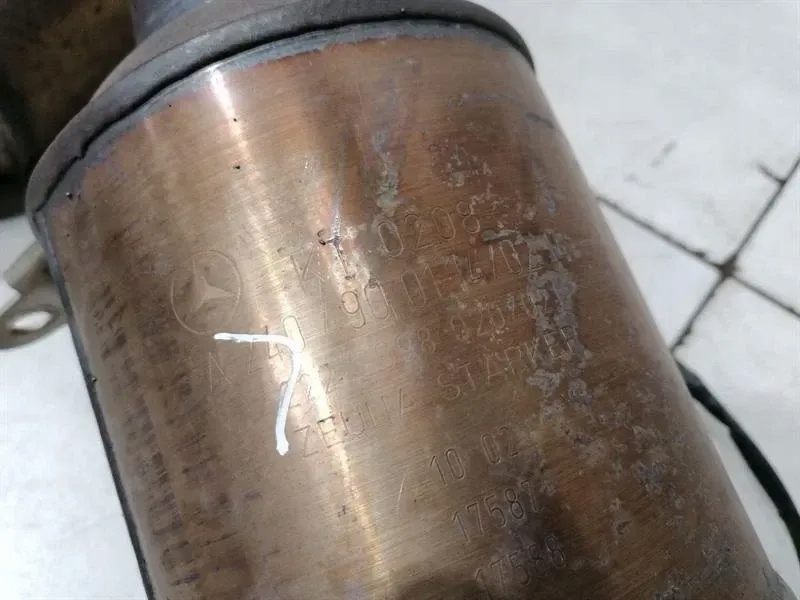 Maybach 57 w240 набір каталізатора a2404900619 набір каталізатора Оригінал