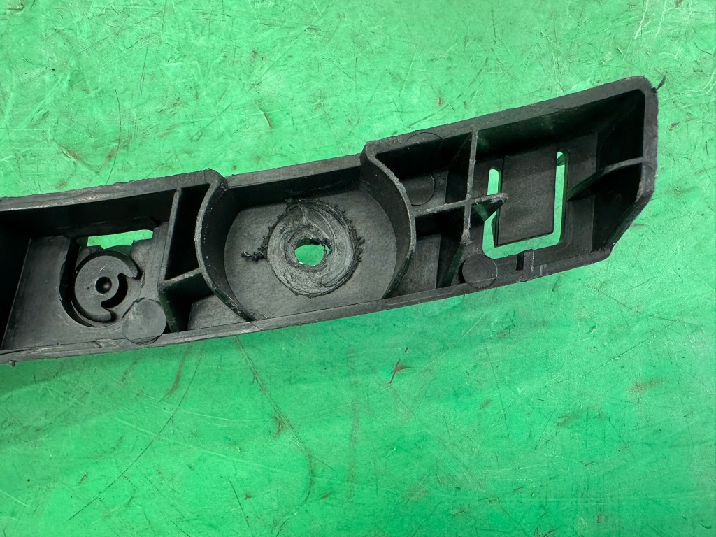 фото №3, Лівий напрямна кронштейн бампера заднього задня 50510527 alfa romeo mito 08-