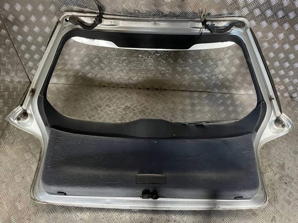 фото №6, Крышка багажника задняя задняя kombi audi a4 s4 b5 8d 2001 ly7m