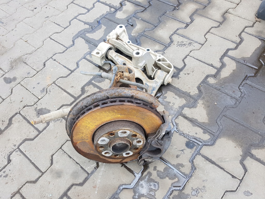 фото №1, Audi a3 8p lift 2.0 tdi рычаг поворотный кулак правая