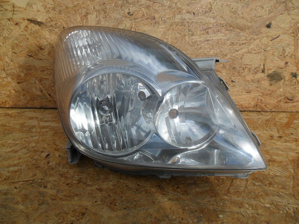 фото №1, Toyota corolla verso e12j 2002- фара правый