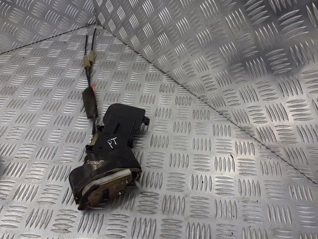 фото №1, Замок дверь центральный правый задняя mazda 6 gg 2.0 di