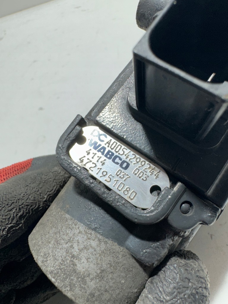 фото №3, Клапан модулятор abs mercedes axor atego actros a0054299244