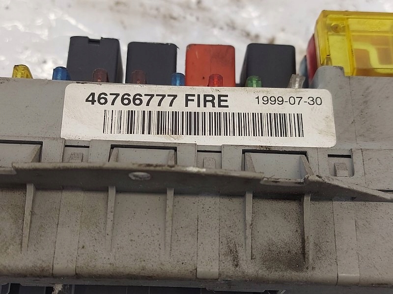 Коробка предохранителей 46766777 fiat punto 2 ii 188_ 1.2 8v 188 a4.000 Киев
