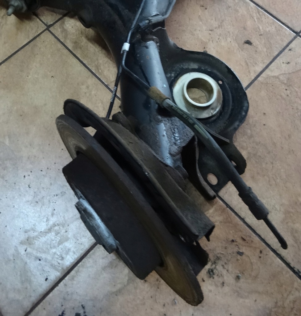 фото №1, Peugeot 307 1.6hdi 04' hb ступица поворотный кулак левая