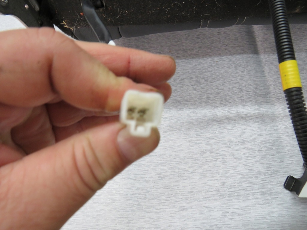 фото №10, Kia sportage iii спинка сидіння праве підголівник шкіра подушка