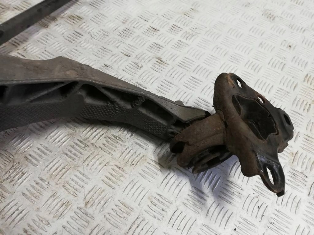 фото №3, Поворотный кулак диск рычаг правый задняя mini r56 r57