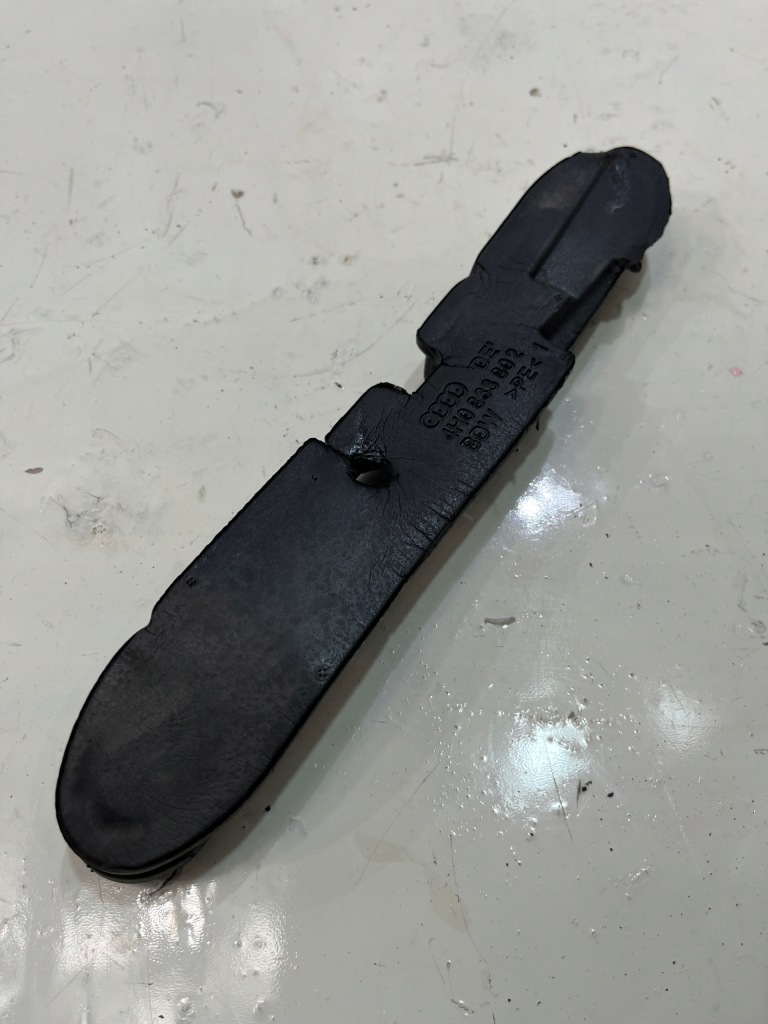 фото №1, Шумоізоляція стійка праве audi a8 d4 4h0863802