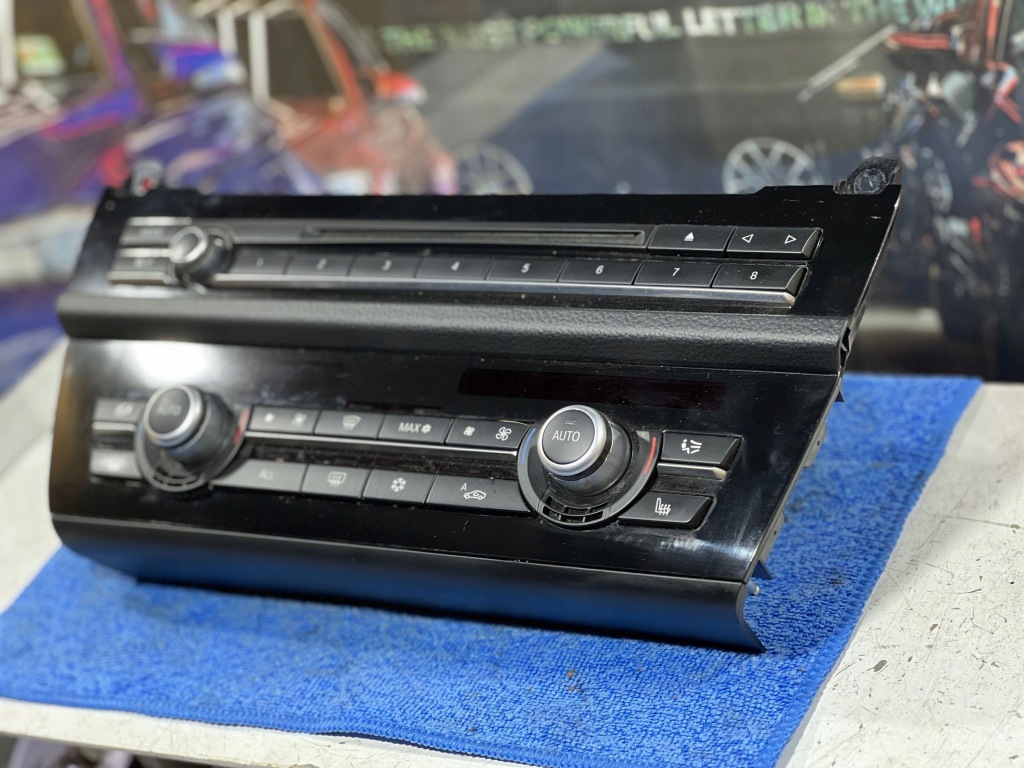 фото №3, Bmw 5 f10 f11 панель кондиционера радио 9285330 стекло