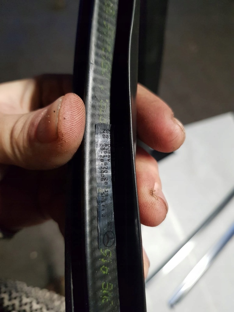 фото №7, Mercedes w251 прокладка скло кузовний права ліва