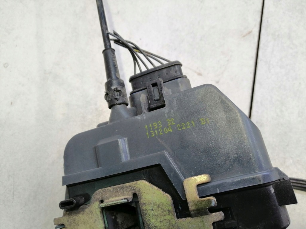 фото №6, Замок двері ручка правий задня grand scenic i 6 pin