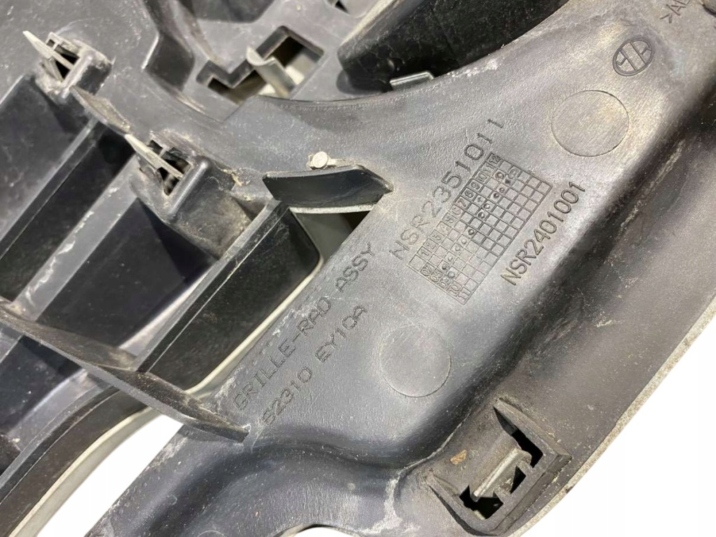 Решётка радиатора решётка  бампера nissan qashqai 62310ey10a с Разборки