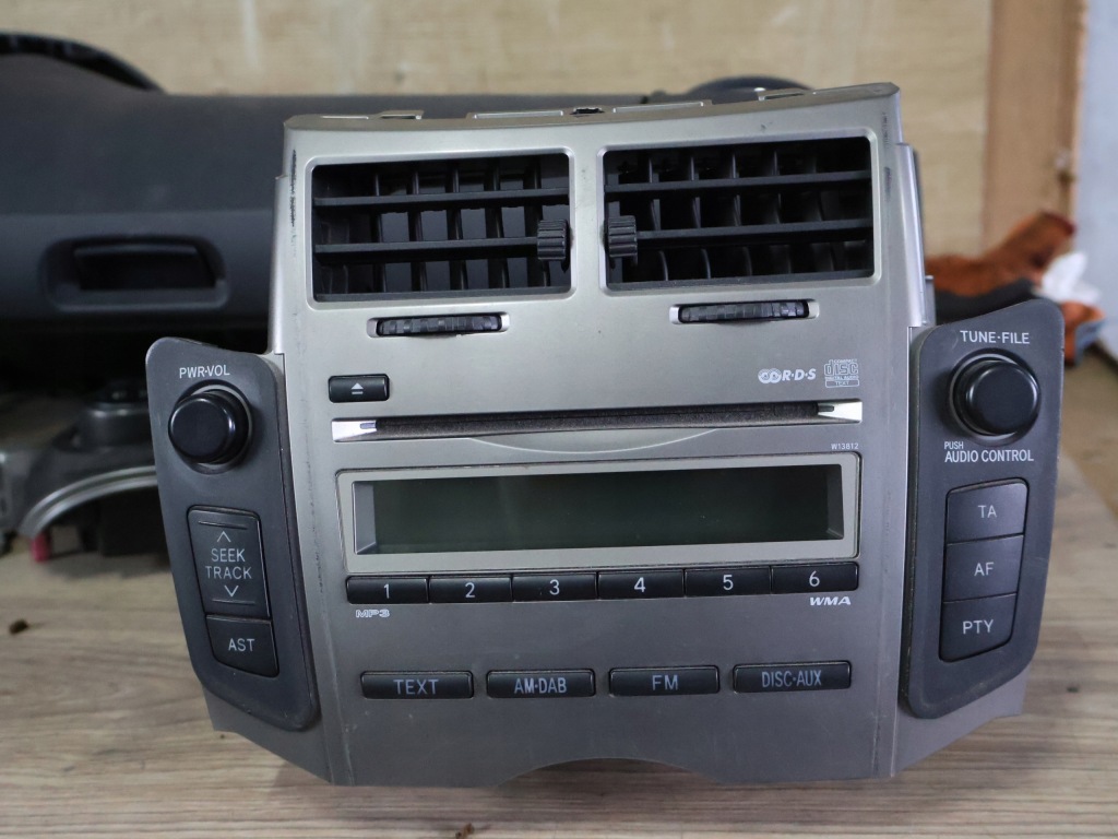 фото №1, Радио проигрыватель toyota yaris ii lift 86120-0d520