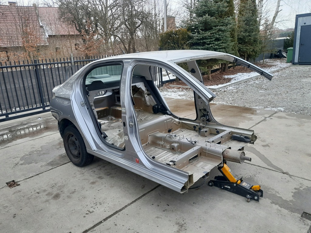 фото №1, Citroen c-elysee 18 дах стійки поріг задня автомобіля