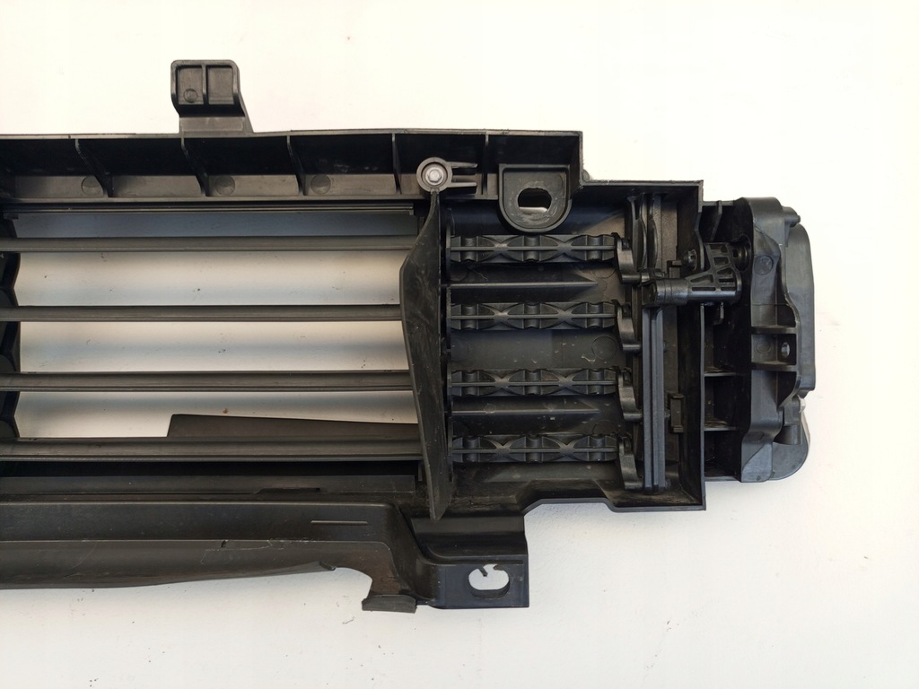 фото №12, Volvo xc40 2017- повітропровід впуск повітря жалюзі 31455422