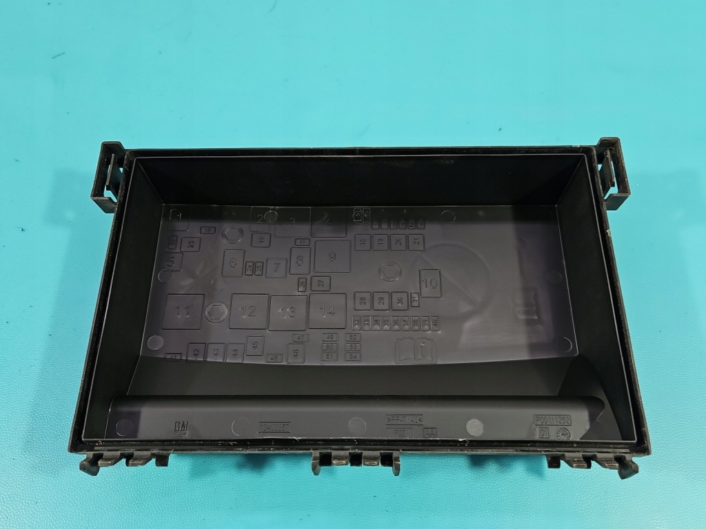 Коробка запобіжників opel astra iv j 13368638 Ціна