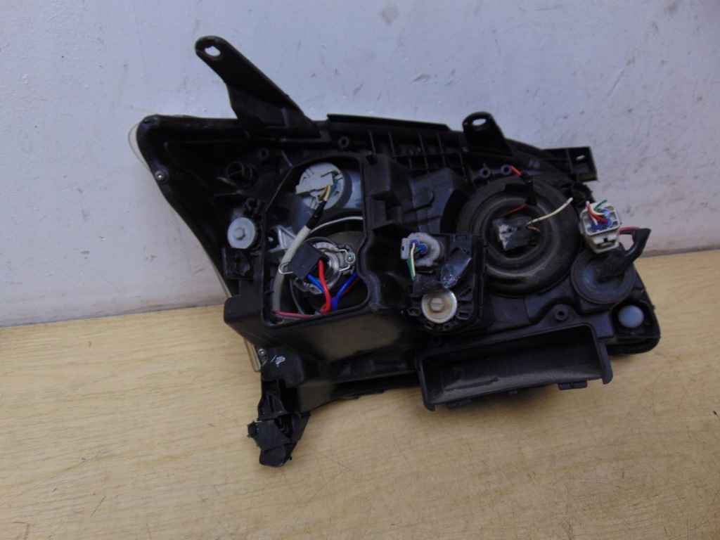 фото №11, Лампа левая перед toyota avensis t25 europa