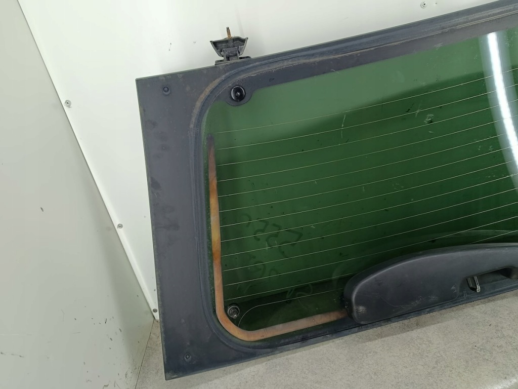 Стекло крышки багажника kia sportage 2 в Украине